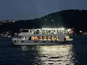boat cruise new year istanbul