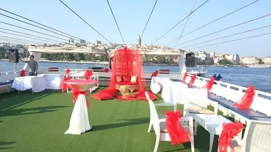 henna-night-wedding-istanbul-boat